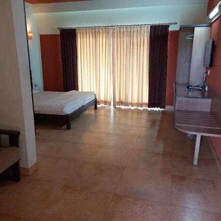 Nikhara Estate Resorts Kodlipet Экстерьер фото